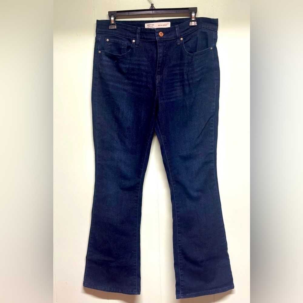 Signature Levi Strauss Mid rise Boot Cut Waist 31 Length 30 Women’s